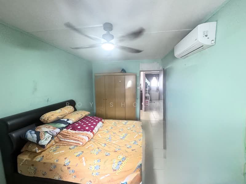 628 Yishun Street 61 HDB Flat For Sale at S$ 558,000 | PropertyGuru Singapore - Bedroom