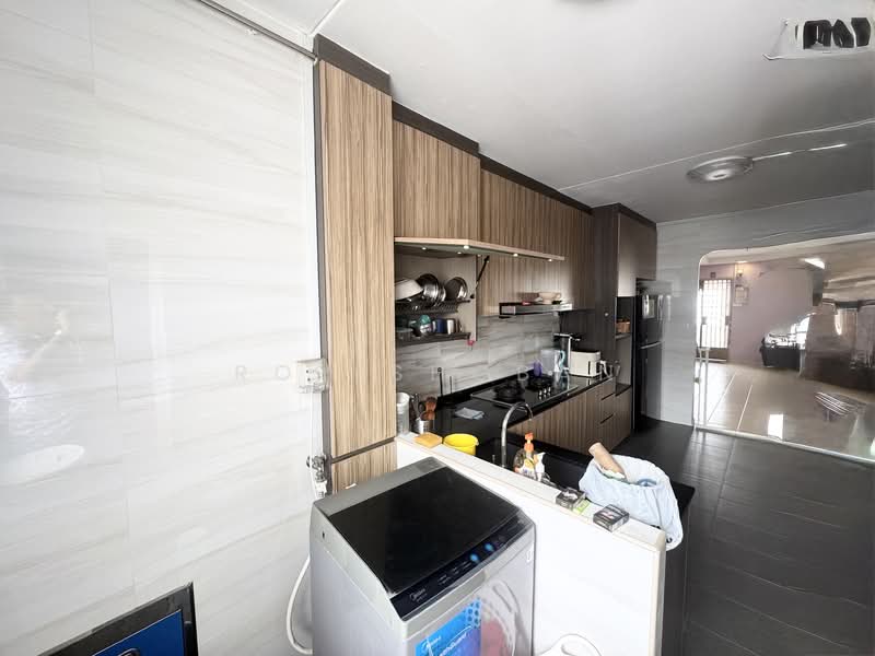 628 Yishun Street 61 HDB Flat For Sale at S$ 558,000 | PropertyGuru Singapore - Kitchen