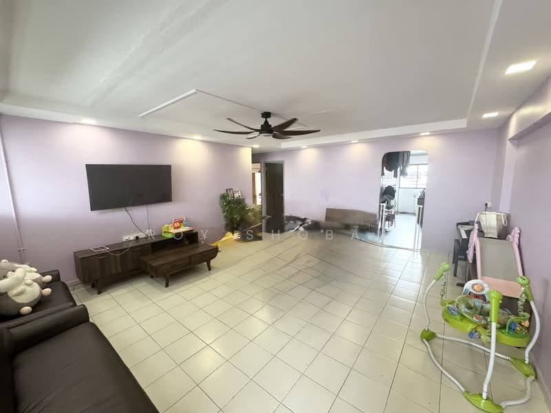 628 Yishun Street 61 HDB Flat For Sale at S$ 558,000 | PropertyGuru Singapore - Living Room