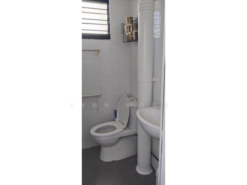 126 Yishun Street 11, 126 Yishun Street 11, Room Rental, 120 sqft, HDB Flat For Rent, by Lynn Wong, 60116248 - Bathroom - PropertyGuru.com.sg