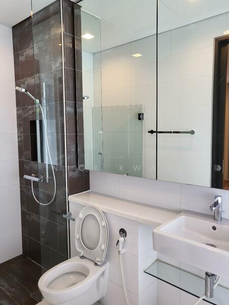Ensuite Bathroom 1