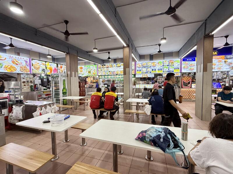 Many Halal food nearby