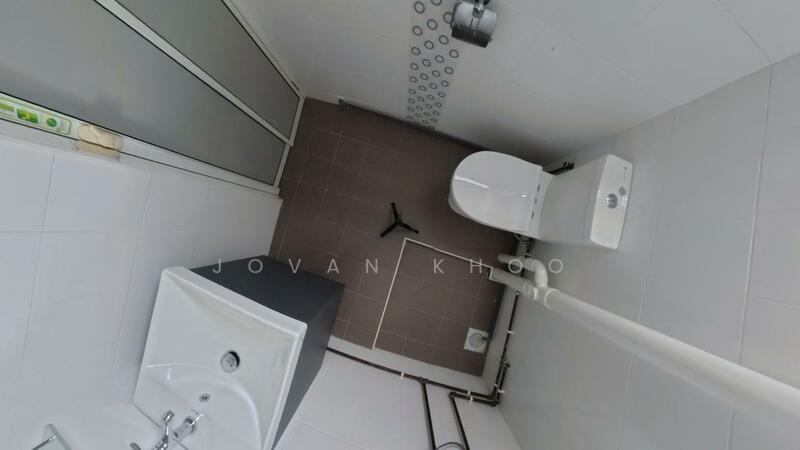 348 Clementi Avenue 5, 348 Clementi Avenue 5, Buona Vista / West Coast / Clementi New Town, 3 Bedrooms, 950 sqft, HDB Flat For Rent, by Jovan Khoo, 60116620 - Bathroom - PropertyGuru.com.sg