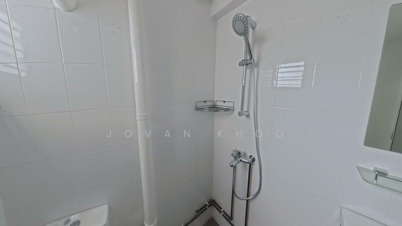 348 Clementi Avenue 5, 348 Clementi Avenue 5, Buona Vista / West Coast / Clementi New Town, 3 Bedrooms, 950 sqft, HDB Flat For Rent, by Jovan Khoo, 60116620 - Bathroom - PropertyGuru.com.sg