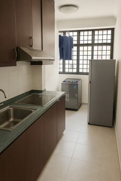 6 Beach Road HDB Flat For Sale at S$ 580,000 | PropertyGuru Singapore - Kitchen