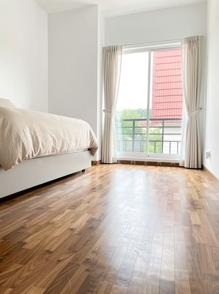 Woodgrove Estate, Cedarwood Grove, 5 Bedrooms, 4,000 sqft, Terraced House For Rent, by Roger Khera, 60117131 - Bedroom - PropertyGuru.com.sg