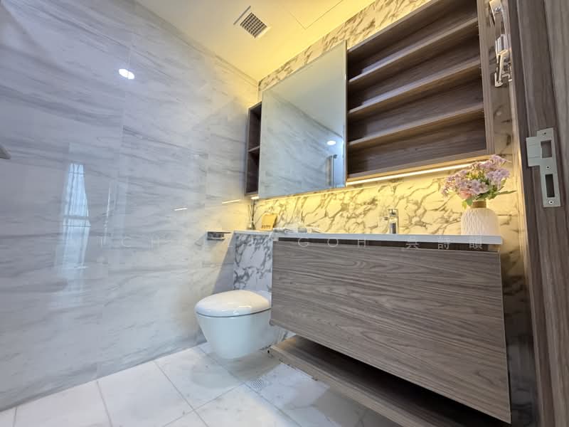 Queens Peak, 1 Dundee Road, 3 Bedrooms, 840 sqft, Condominium For Sale, by Michelle Goh 呉詩韻, 60117193 - Common bathroom - PropertyGuru.com.sg