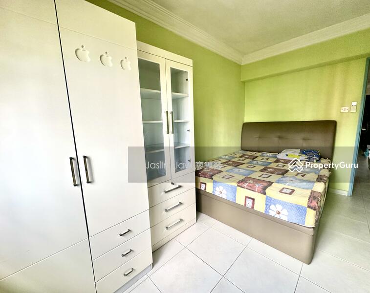 Common Bedroom with Queen sized bed