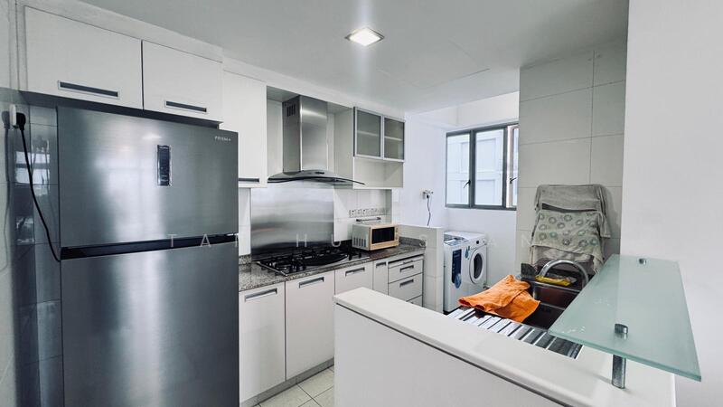 Blue Horizon, 21 West Coast Crescent, 2 Bedrooms, 904 sqft, Condominium For Rent, by Tan Hui Shan, 60117294 - Kitchen - PropertyGuru.com.sg