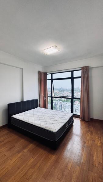 Blue Horizon, 21 West Coast Crescent, 2 Bedrooms, 904 sqft, Condominium For Rent, by Tan Hui Shan, 60117294 - Master Bedroom - PropertyGuru.com.sg