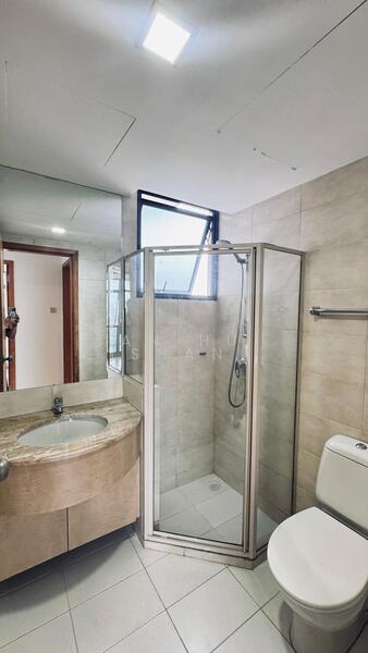 Blue Horizon, 21 West Coast Crescent, 2 Bedrooms, 904 sqft, Condominium For Rent, by Tan Hui Shan, 60117294 - Bathroom - PropertyGuru.com.sg