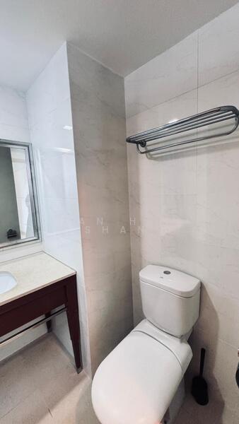 Blue Horizon, 21 West Coast Crescent, 2 Bedrooms, 904 sqft, Condominium For Rent, by Tan Hui Shan, 60117294 - Bathroom - PropertyGuru.com.sg