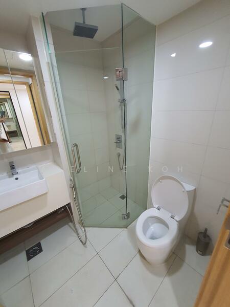 Eight Riversuites Condominium For Sale at S$ 1,399,999 | PropertyGuru Singapore - Bathroom