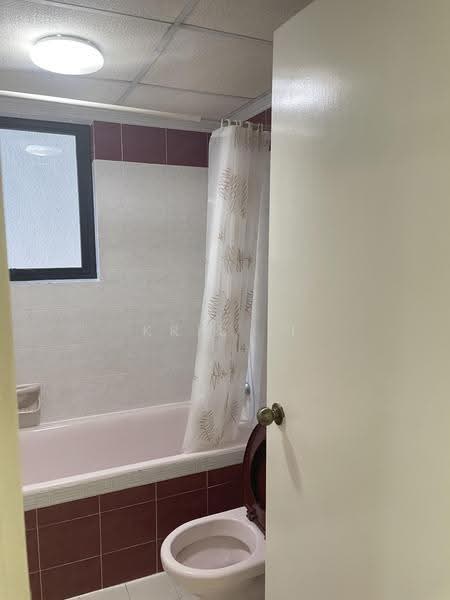 Central Green, 1 Jalan Membina, Alexandra / Commonwealth, Room Rental, 250 sqft, Condominium For Rent, by Kris Li, 60117418 - Bathroom - PropertyGuru.com.sg