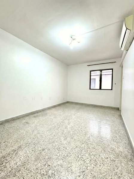 409 Yishun Ring Road HDB Flat For Sale at S$ 558,000 | PropertyGuru Singapore - Interior