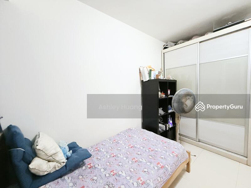 Master Bedroom (no built in) 