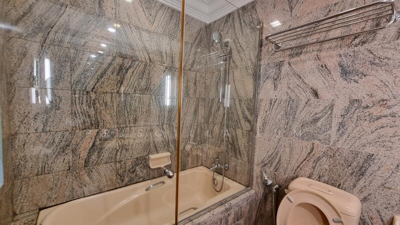 Le Hill, 42 Pasir Panjang Hill, 3 Bedrooms, 1,238 sqft, Condominium For Rent, by Priscilla Lum, 60117739 - Master bathroom - PropertyGuru.com.sg