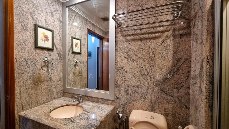 Le Hill, 42 Pasir Panjang Hill, 3 Bedrooms, 1,238 sqft, Condominium For Rent, by Priscilla Lum, 60117739 - Common bathroom - PropertyGuru.com.sg