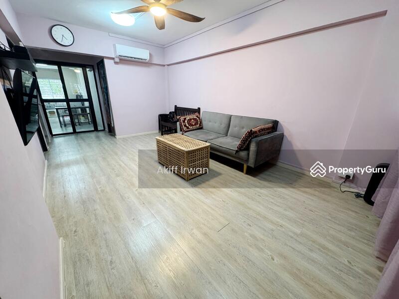 For Sale - 250 Tampines Street 21