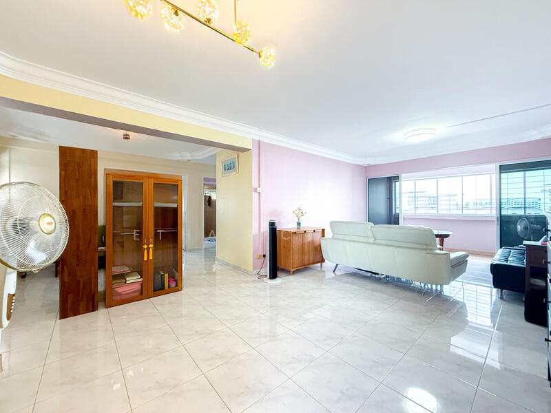 121 Bukit Batok Central HDB Flat For Sale at S$ 950,000