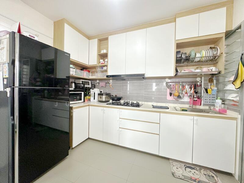 Kitchen (Open Concept)