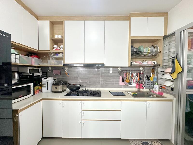 Kitchen (Open Concept)