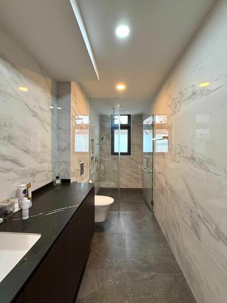 For Sale - ⭐️⭐️LANDED7772@ Tastefully Designed Terrace Within 1km To St Nic