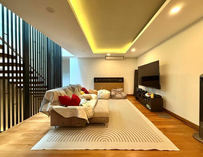 For Sale - ⭐️⭐️LANDED7772@ Tastefully Designed Terrace Within 1km To St Nic