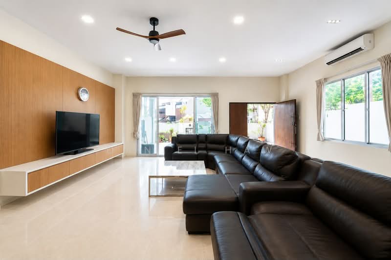 ⭐️⭐️LANDED7772@ Rarely Available Thomson Hills Estate Terrace, Thomson Ter DM 9321 7772 LANDED7772 for viewing, 6 Bedrooms, 4,200 sqft, Corner Terrace For Sale, by Daniel Haw, 60118485 - PropertyGuru.com.sg