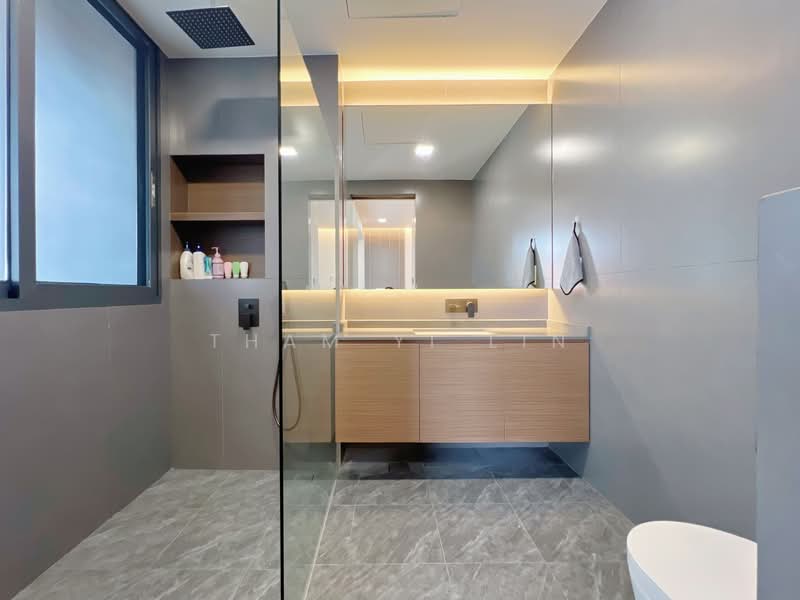 Sembawang Hills Estate, 37 Jalan Rukam, 7 Bedrooms, 8,850 sqft, Semi-Detached House For Sale, by Tham Yi Lin, 60118529 - Bathroom - PropertyGuru.com.sg
