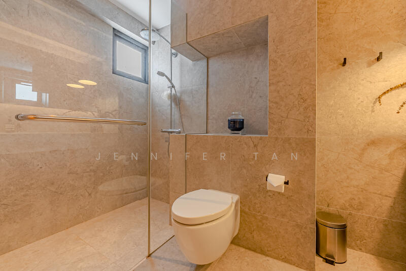 Master bathroom 