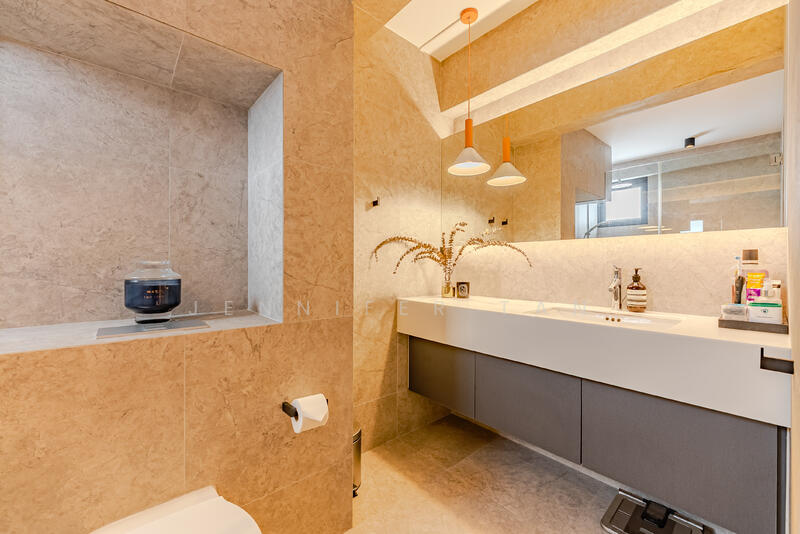 Master bathroom 