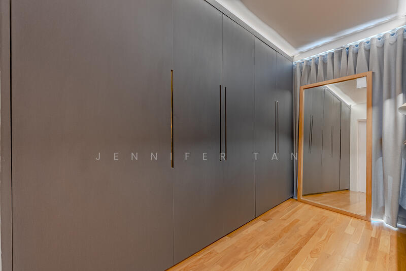 Walk-in wardrobe 