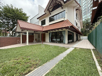 For Sale - ⭐️1KM TO HENRY PARK PRIMARY SCH! MOVE-IN WELL KEPT 2.5-STY SEMI-D NEAR GHIM MOH MKT & DOVER MRT⭐️