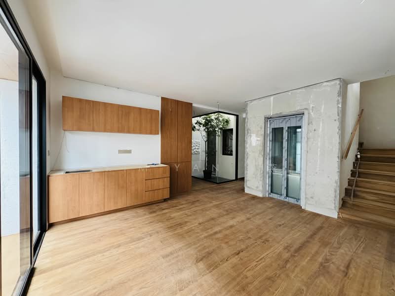 For Sale - Brand New Semi-D, 4 levels with Lift & swimming Pool, 6 bedrooms all ensuite