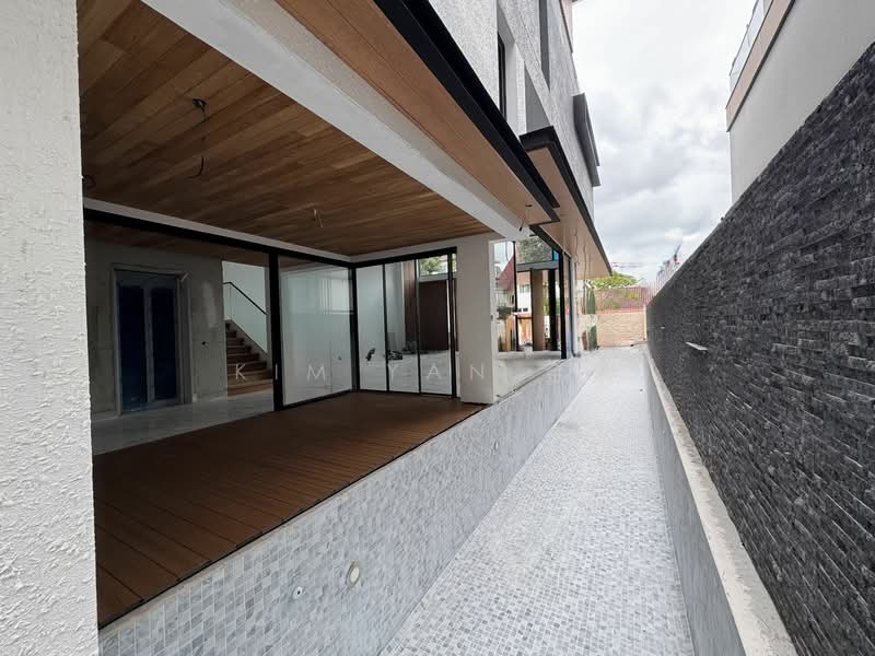 For Sale - Brand New Semi-D, 4 levels with Lift & swimming Pool, 6 bedrooms all ensuite