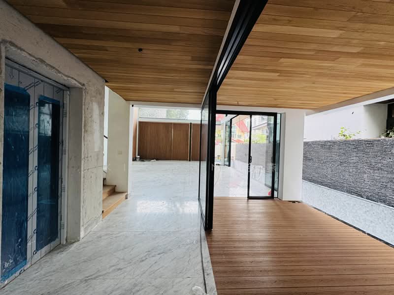 For Sale - Brand New Semi-D, 4 levels with Lift & swimming Pool, 6 bedrooms all ensuite