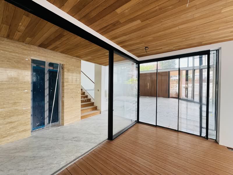 For Sale - Brand New Semi-D, 4 levels with Lift & swimming Pool, 6 bedrooms all ensuite