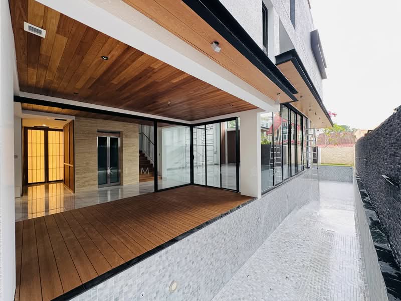 For Sale - Brand New Semi-D, 4 levels with Lift & swimming Pool, 6 bedrooms all ensuite