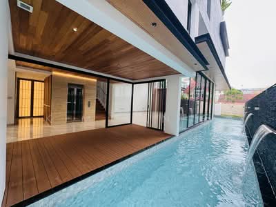 For Sale - Brand New Semi-D, 4 levels with Lift & swimming Pool, 6 bedrooms all ensuite