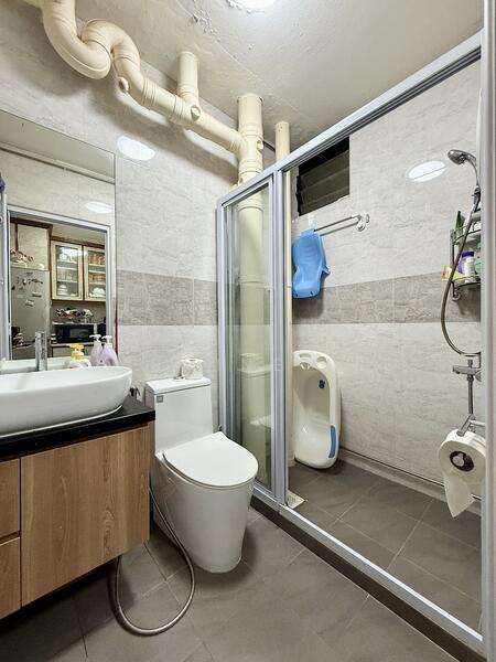 Shared Common Bathroom 
