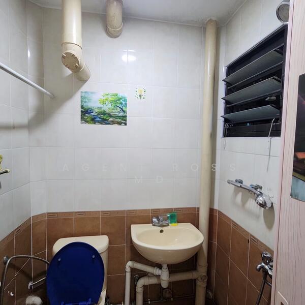 Master Toilet