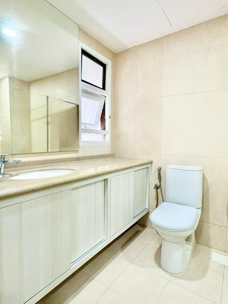 Master Toilet