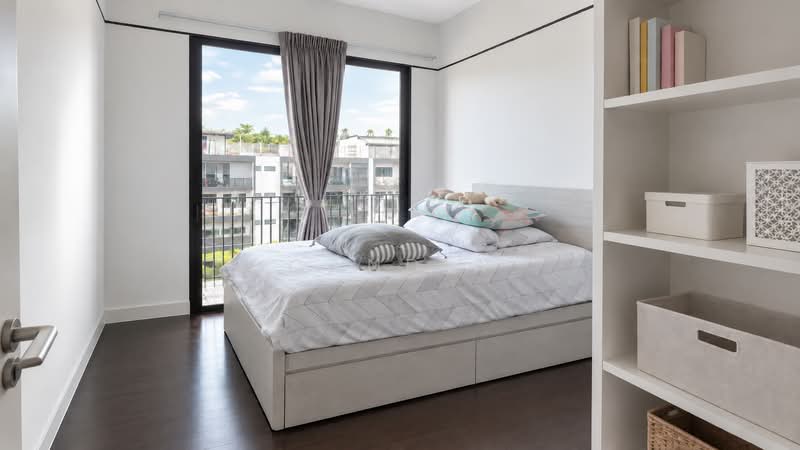 Village @ Pasir Panjang, 417 Pasir Panjang Road, Buona Vista / West Coast / Clementi New Town, 3 Bedrooms, 2,024 sqft, Condominium For Sale, by Candia Low, 60119450 - Common Bedroom - PropertyGuru.com.sg