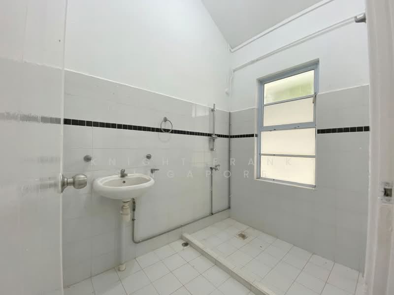 60 upavon Road #01, Singapore 507743, Upavon Road, 2 Bedrooms, 2,068 sqft, Terraced House For Rent, by Chris Cheng, 60119481 - Bathroom - PropertyGuru.com.sg