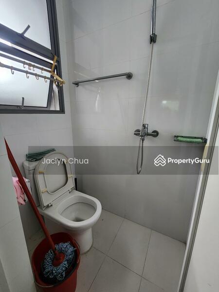Common Bathroom (2)