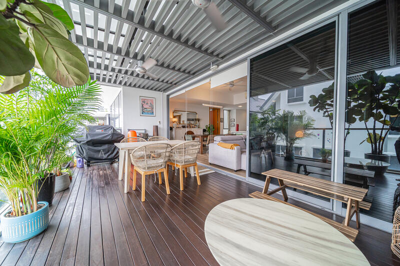 For Sale - Elliot at the East Coast