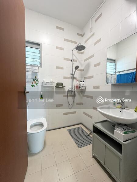 Common Bathroom 