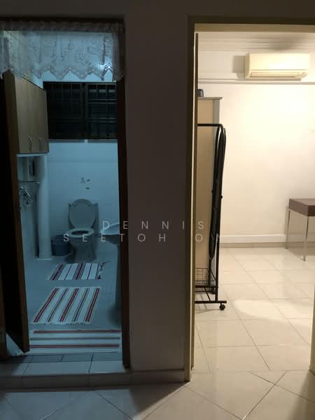 688 Jurong West Central 1, 688 Jurong West Central 1, Room Rental, 130 sqft, HDB Flat For Rent, by Dennis Seetoh Onn, 60120413 - Bathroom besides the room - PropertyGuru.com.sg
