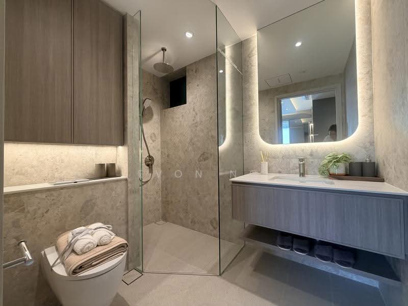 Bagnall Haus, 811 Upper East Coast Road, Bedok / Upper East Coast, 4 Bedrooms, 1,249 sqft, Condominium For Sale, by Evon Ng, 60120940 - Master Bathroom - PropertyGuru.com.sg